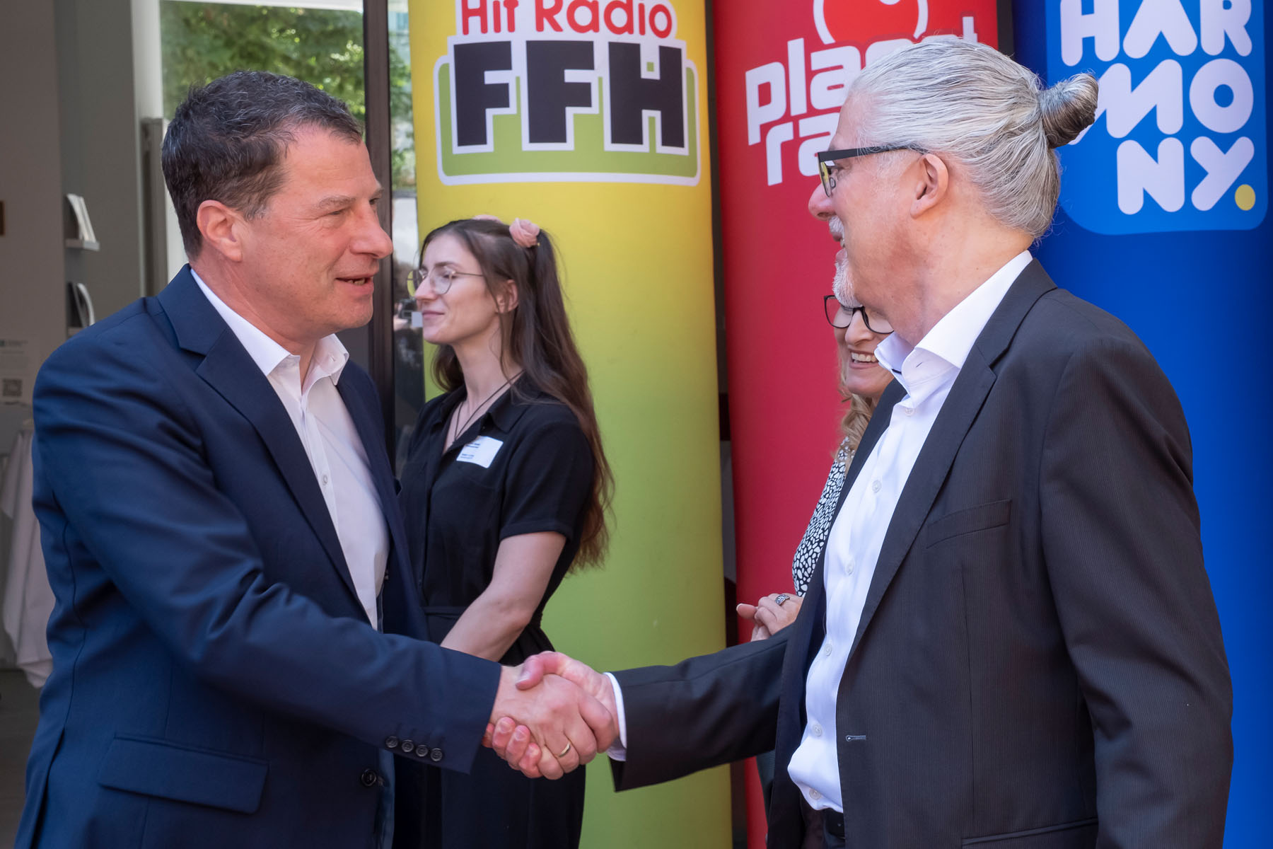 Begrüßung und Handshake mit Ralf Stettner vom Hessischen Innenministerium | ©Guido Schiefer
