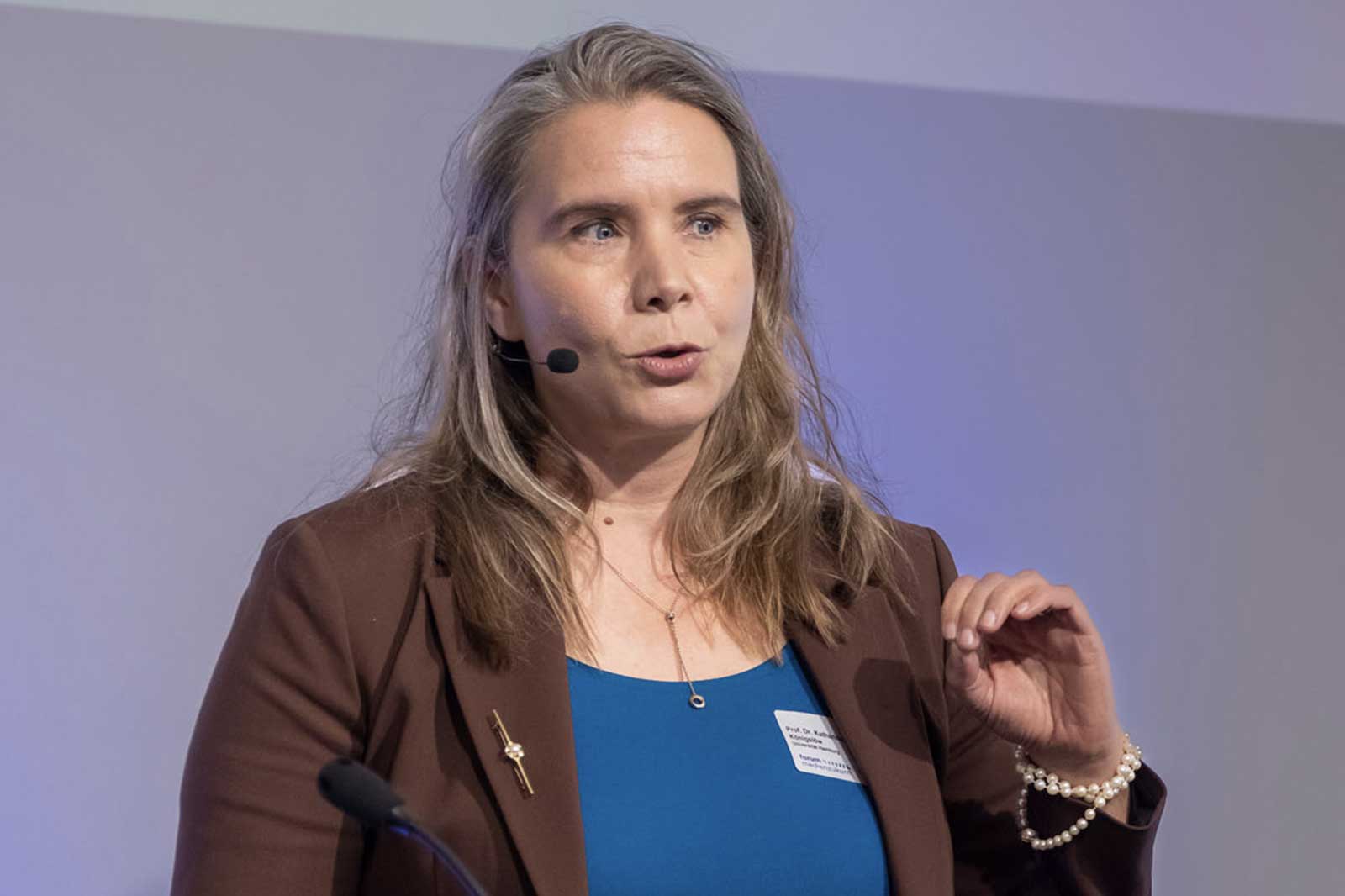 Professorin Katharina Kleinen-von Königslöw hält die zweite Keynote „Verloren in der Flut der Info-Schnipsel?“ | ©Guido Schiefer
